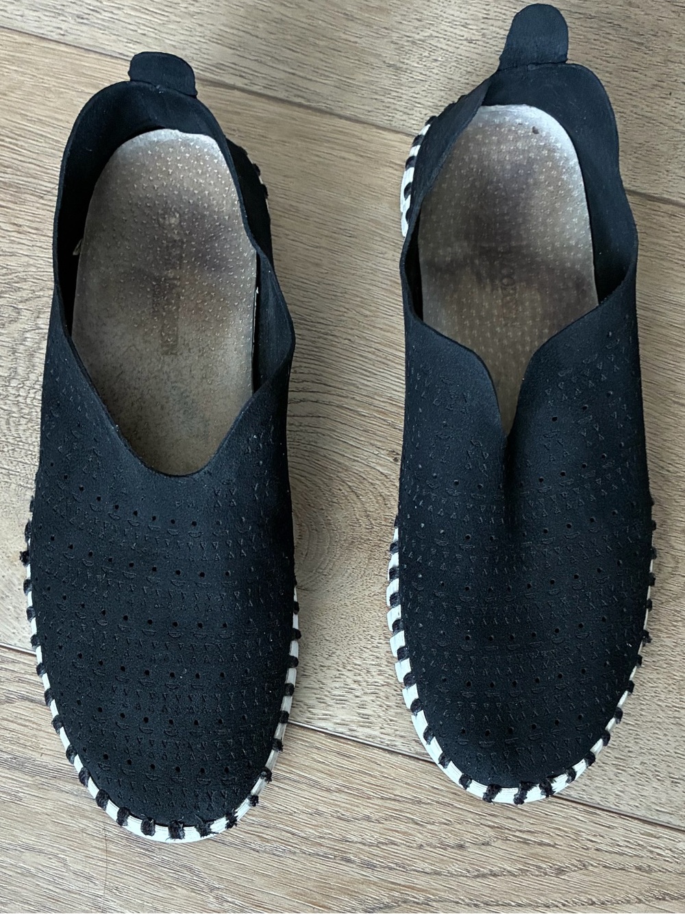 Ilse Jacobsen Black Perforated Slip-On Flats with White Trim sz 36 runs big